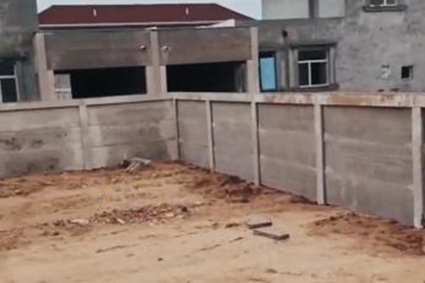新型水泥板围墙基础施工步骤要点