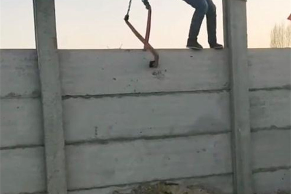 用预制水泥板做围墙施工上怎么样 用预制水泥板做围墙施工上怎么样