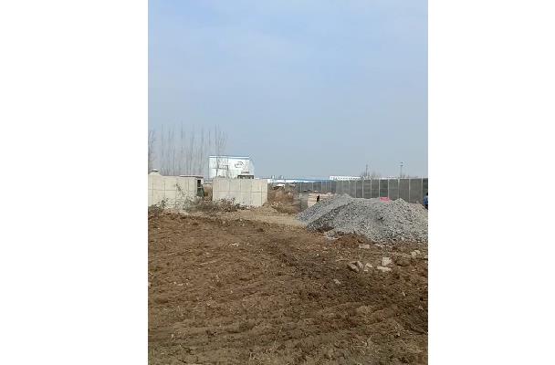 内蒙伊利工厂旁水泥板围墙施工案例图 内蒙伊利工厂旁水泥板围墙施工案例图