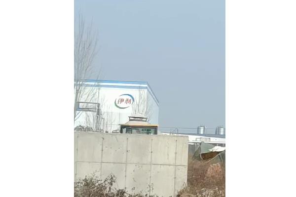 内蒙伊利工厂旁水泥板围墙施工案例图 内蒙伊利工厂旁水泥板围墙施工案例图